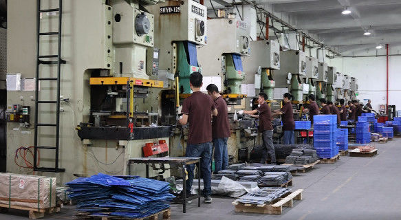 Shenzhen Dongfeng Shengshi Hardware products Co., LTD 製造者の生産ライン